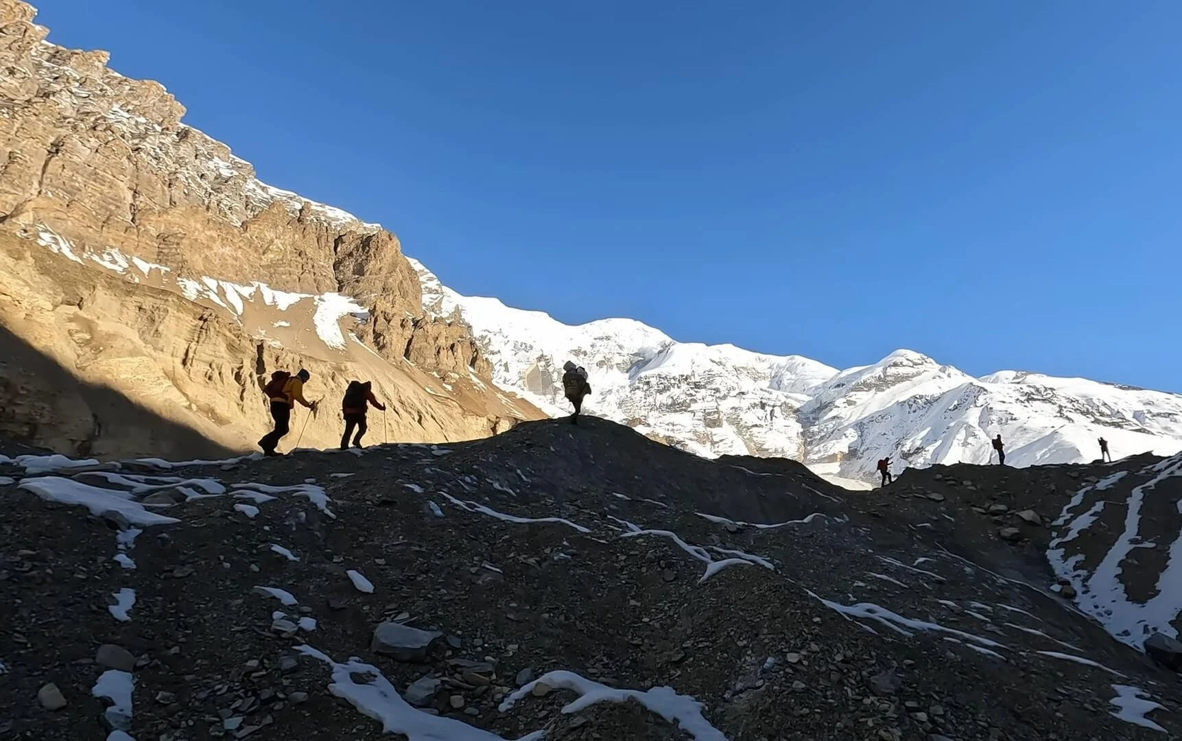 Sunrise over Thapa peak