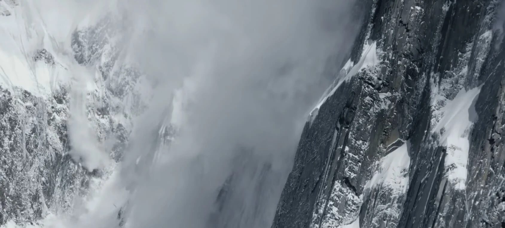 Avalanche on the Gangapurna peak