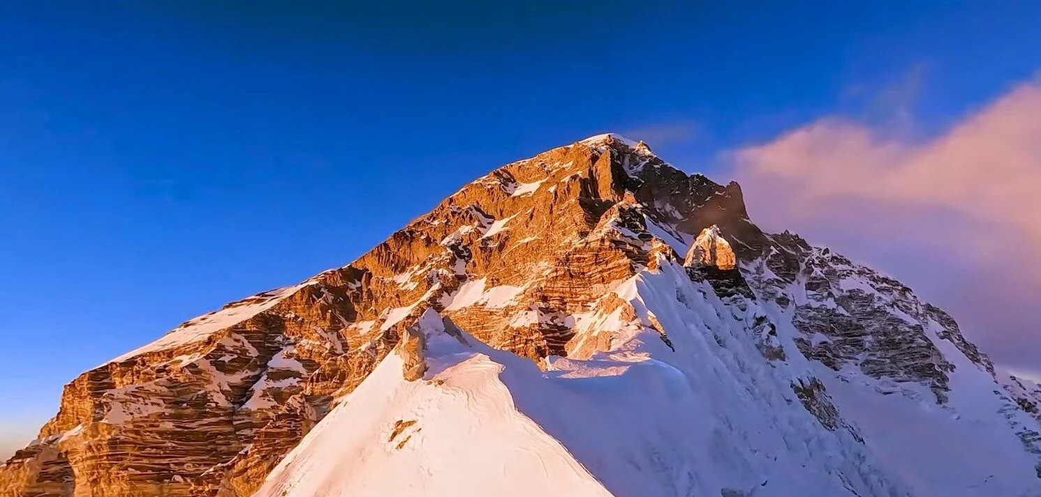 Sunrise over Cho Oyu mountain