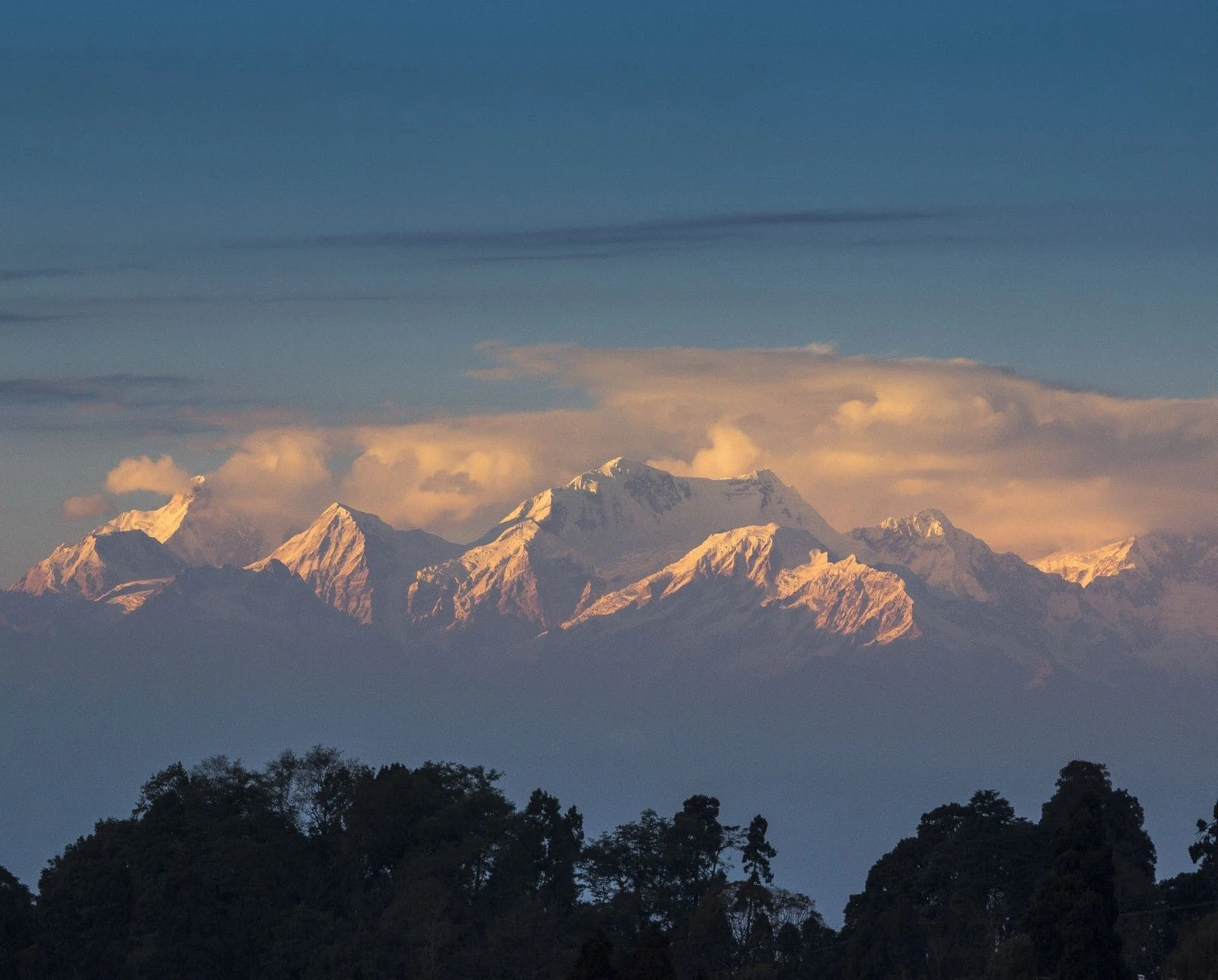Sunrise over Kanchenjunga peak
